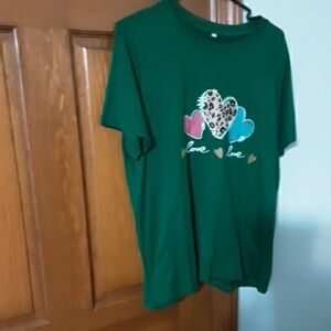 Source Unknown Green Women Tee with Heart Motif